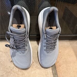 Men’s Altra Olympus 2 light gray size 13 never worn shoe